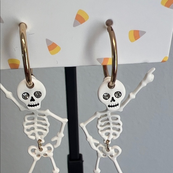 🎃 Dancing Skeleton Hoop Earrings - Picture 3 of 6